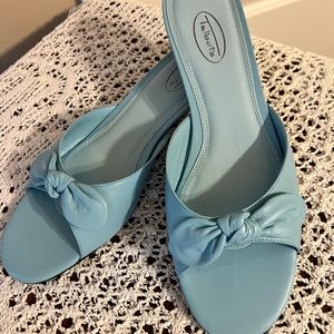 Talbots Celestial Blue, slings size 9
